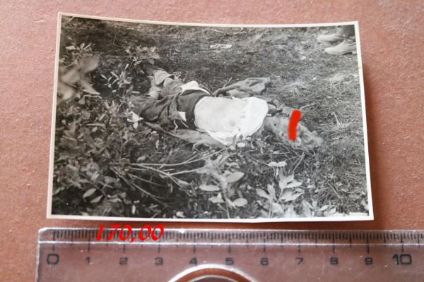 altes Foto geschändete und ermordete Frau - Flintenweib ?? Russland ?Partisanin ?